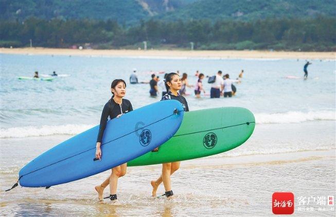 4岁父母双亡，6岁被拐卖，85岁惨死牛棚，后人却欠她一句感谢