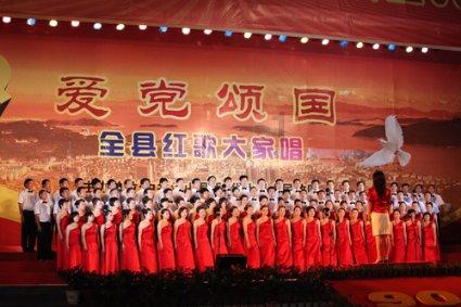 夏季的时尚女孩
